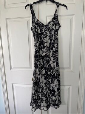 Ann Taylor Black & White Floral Silk Dress - Elegant V-Neck Dress S